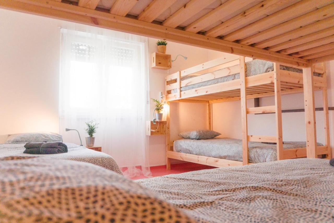 Hospedium Hostel Republica Surf House เอริเซรา ภายนอก รูปภาพ