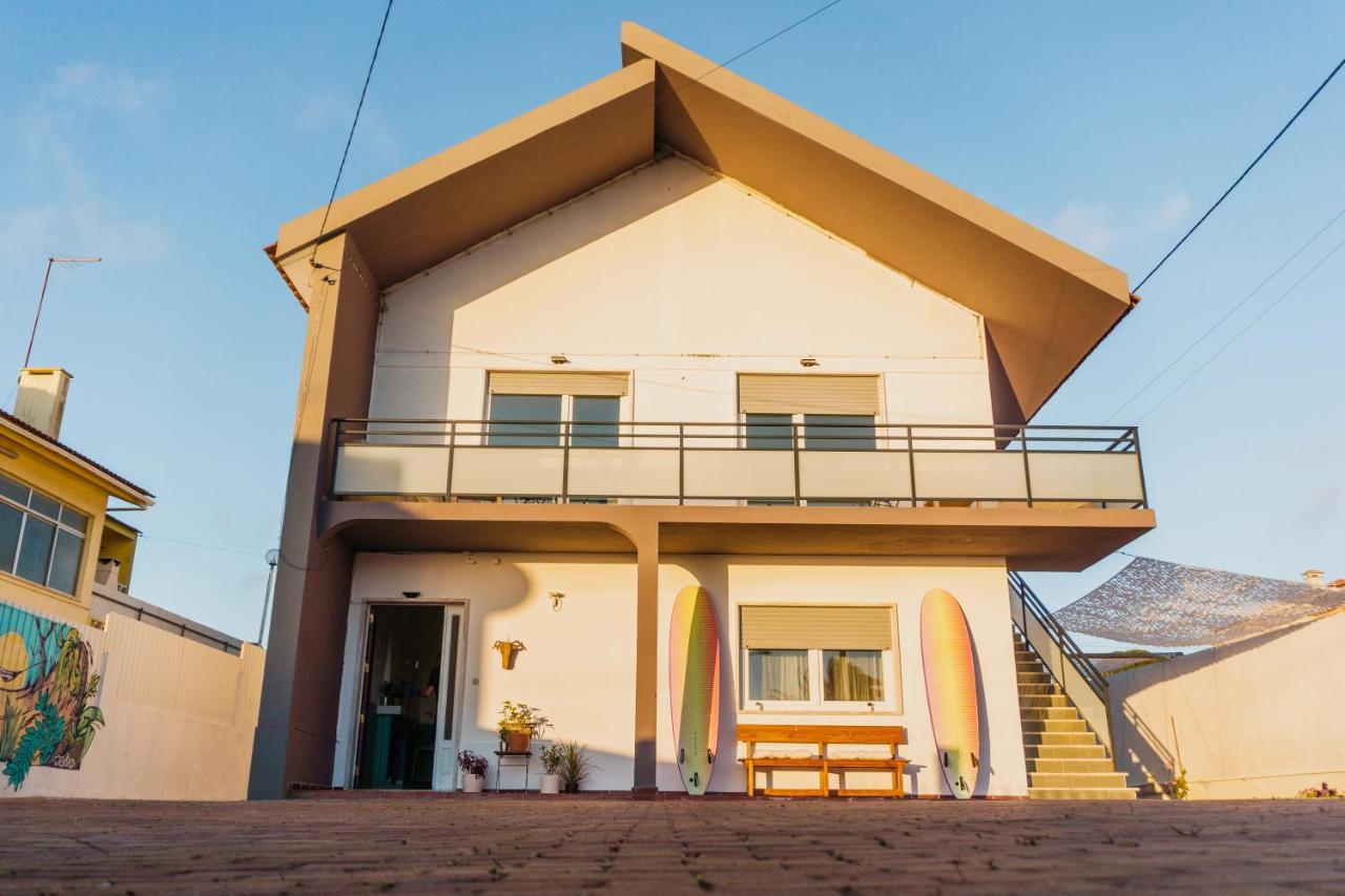 Hospedium Hostel Republica Surf House เอริเซรา ภายนอก รูปภาพ